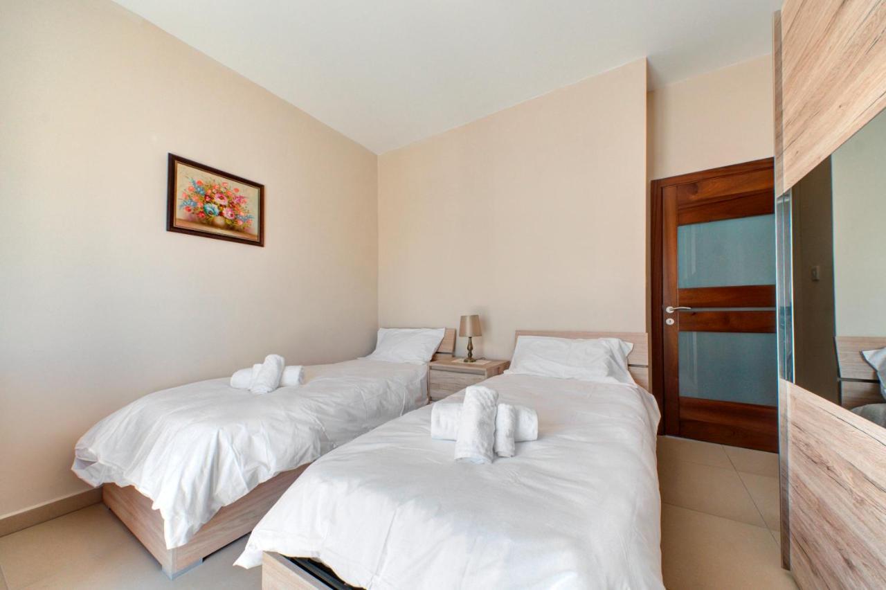 Modern Seaside 2 Bedroom Penthouse With Sea Views St. Paul's Bay Buitenkant foto