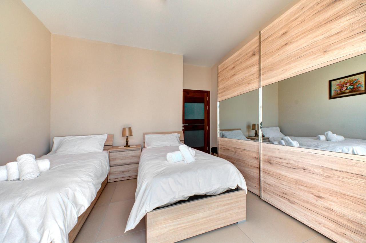 Modern Seaside 2 Bedroom Penthouse With Sea Views St. Paul's Bay Buitenkant foto