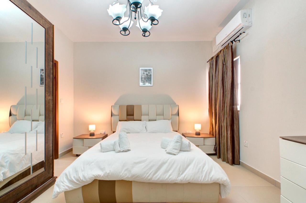 Modern Seaside 2 Bedroom Penthouse With Sea Views St. Paul's Bay Buitenkant foto