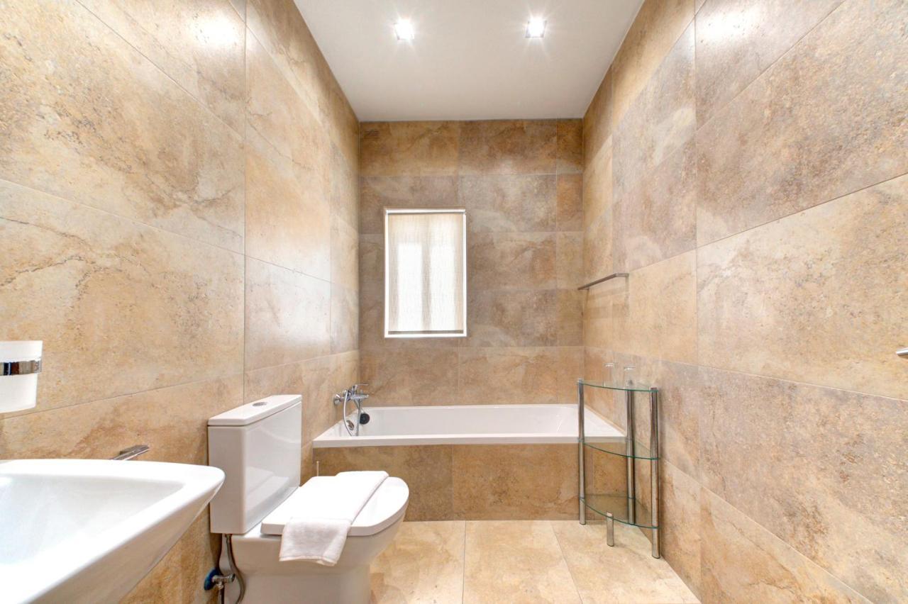 Modern Seaside 2 Bedroom Penthouse With Sea Views St. Paul's Bay Buitenkant foto